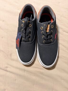 Levi’s Men’s Black Canvas Sneakers Comfort Insole Size 8 NWT